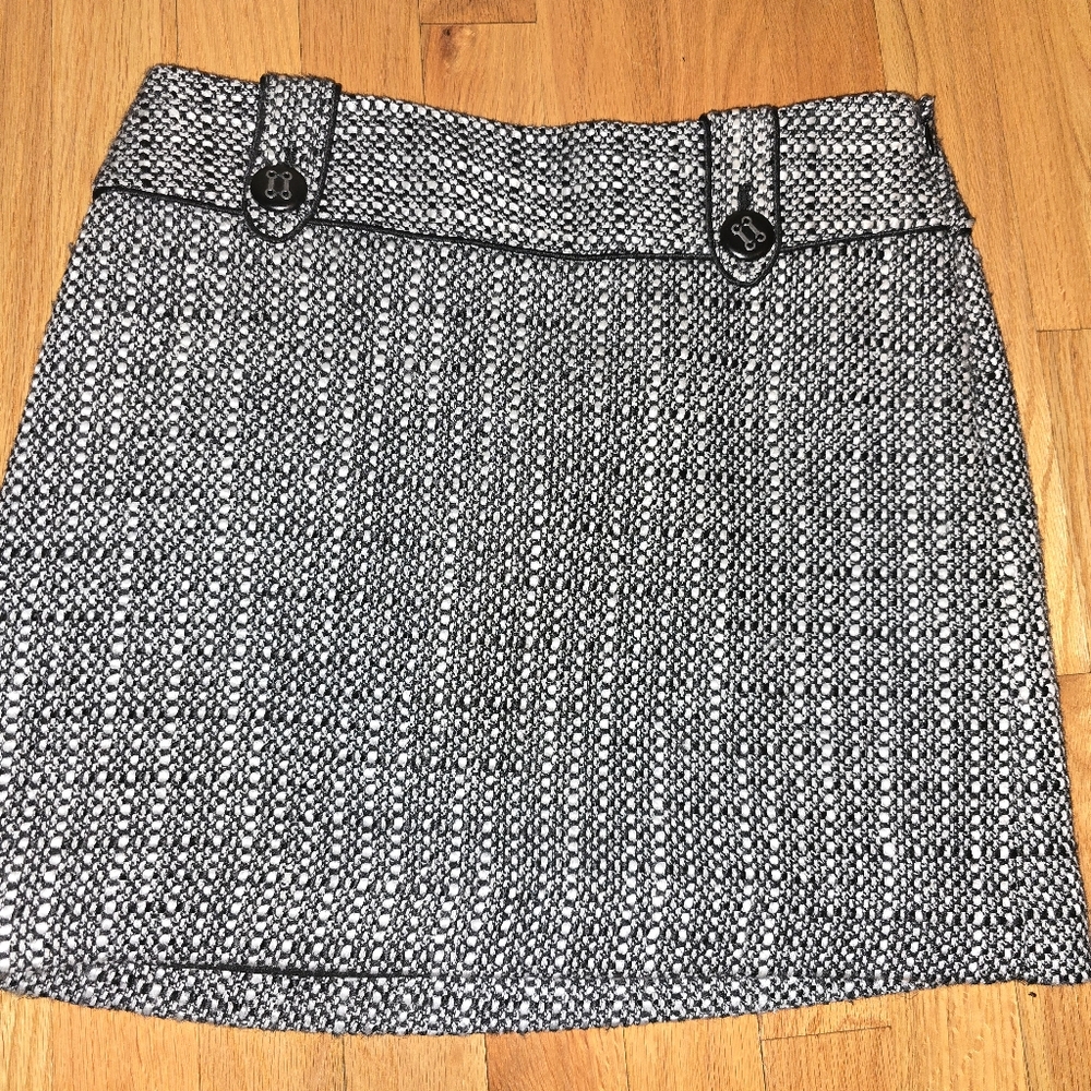 Limited Size 2 black and white twead skirt